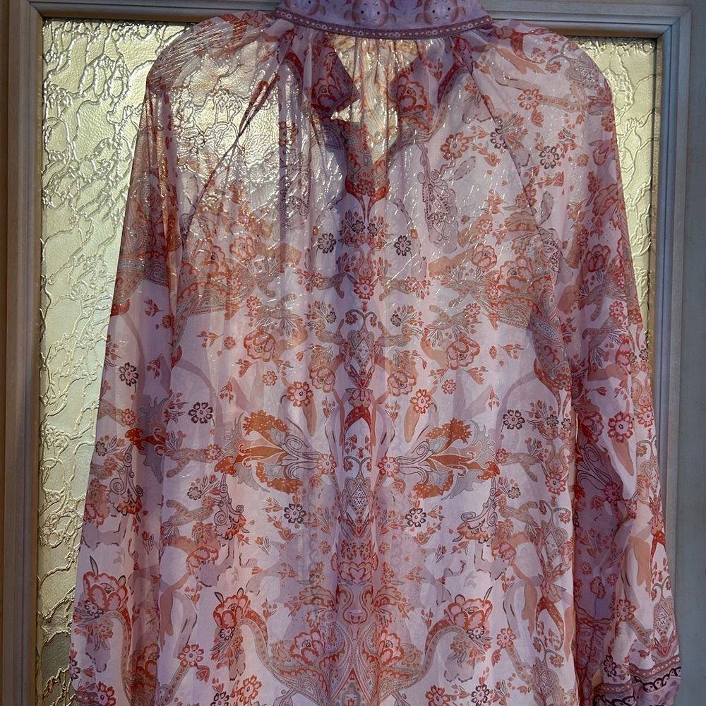 Loose blouse with nice buttons